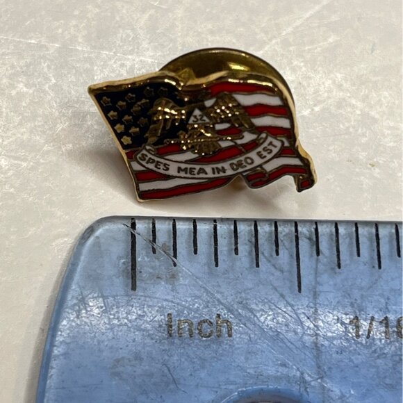 Masonic American Flag Lapel Pin W/ Motto "Spes Mea In Deo Est" Gold-Tone Enamel - Picture 3 of 4